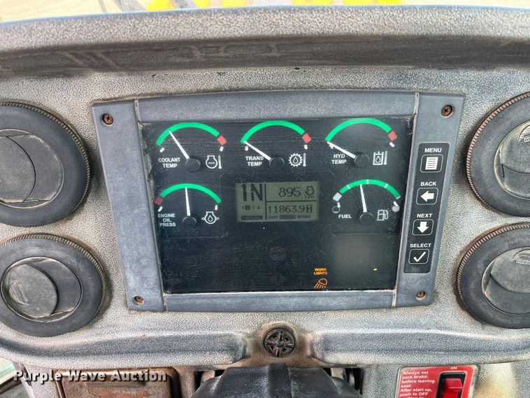 image for item LA9806 2007 John Deere 624J  wheel loader