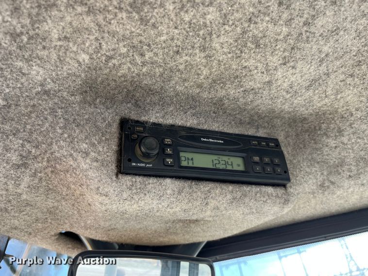 image for item LA9806 2007 John Deere 624J  wheel loader