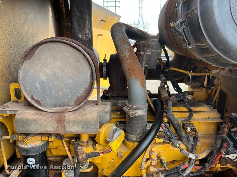 image for item LA9806 2007 John Deere 624J  wheel loader