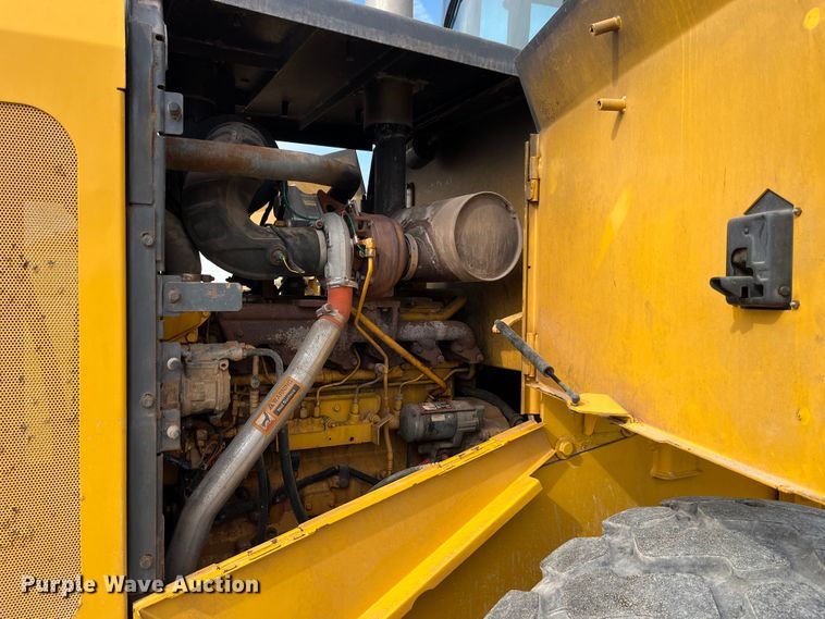 image for item LA9806 2007 John Deere 624J  wheel loader