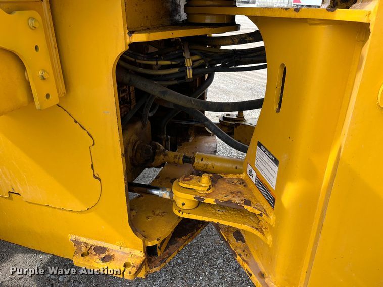 image for item LA9806 2007 John Deere 624J  wheel loader