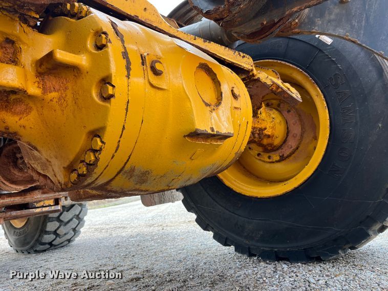 image for item LA9806 2007 John Deere 624J  wheel loader