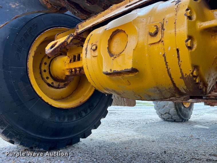 image for item LA9806 2007 John Deere 624J  wheel loader