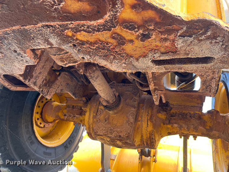 image for item LA9806 2007 John Deere 624J  wheel loader