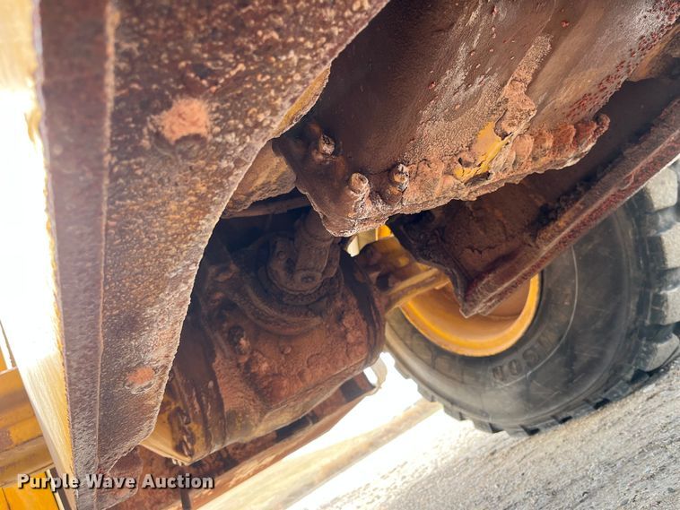 image for item LA9806 2007 John Deere 624J  wheel loader