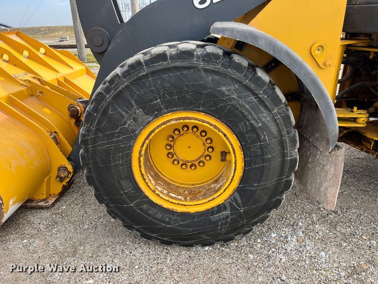 image for item LA9806 2007 John Deere 624J  wheel loader
