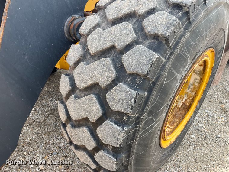 image for item LA9806 2007 John Deere 624J  wheel loader