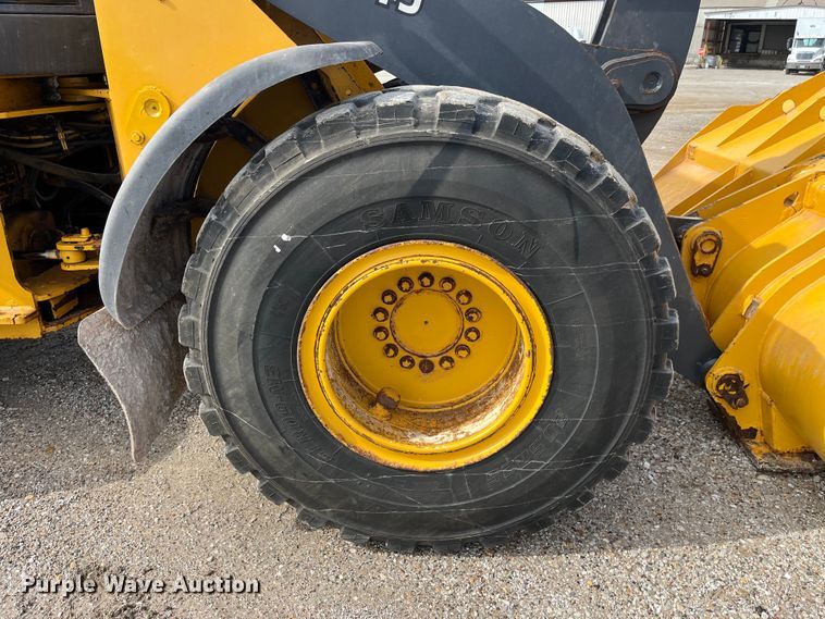 image for item LA9806 2007 John Deere 624J  wheel loader