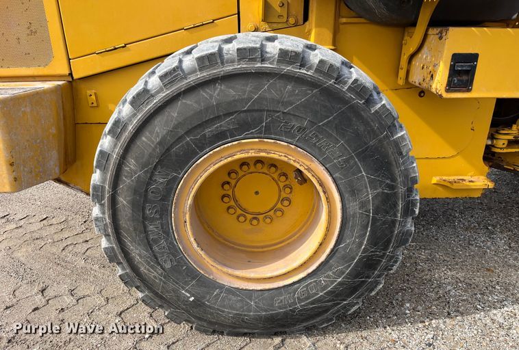 image for item LA9806 2007 John Deere 624J  wheel loader