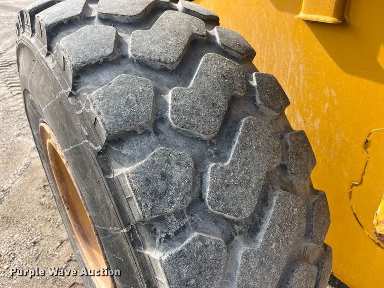 image for item LA9806 2007 John Deere 624J  wheel loader
