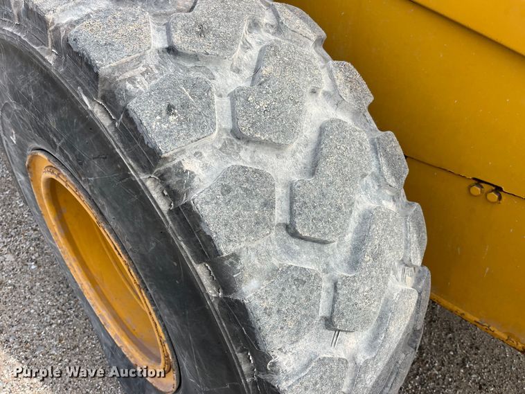 image for item LA9806 2007 John Deere 624J  wheel loader