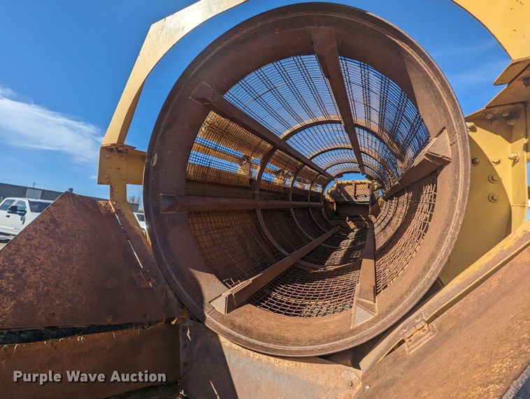 image for item LF9640 2005 Screen Machine 621T  trommel screen