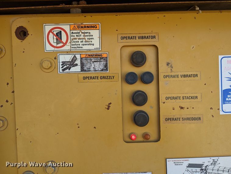 image for item LF9640 2005 Screen Machine 621T  trommel screen