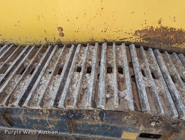 image for item LF9640 2005 Screen Machine 621T  trommel screen