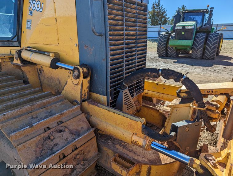 image for item LF9657 2008 John Deere 700J XLT  dozer