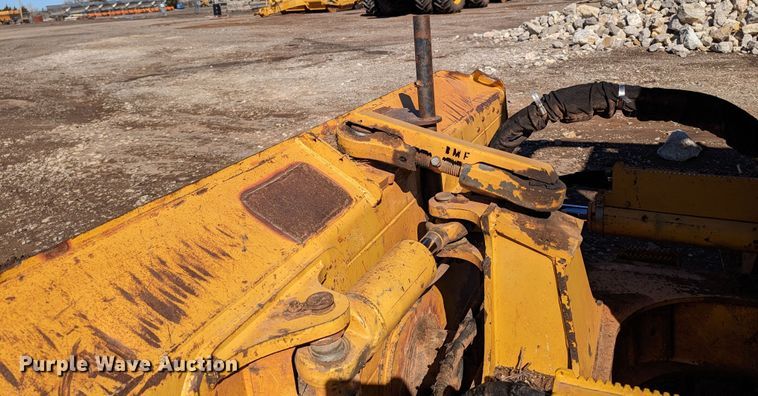 image for item LF9657 2008 John Deere 700J XLT  dozer