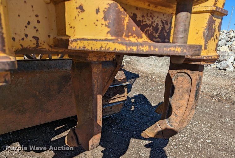 image for item LF9657 2008 John Deere 700J XLT  dozer