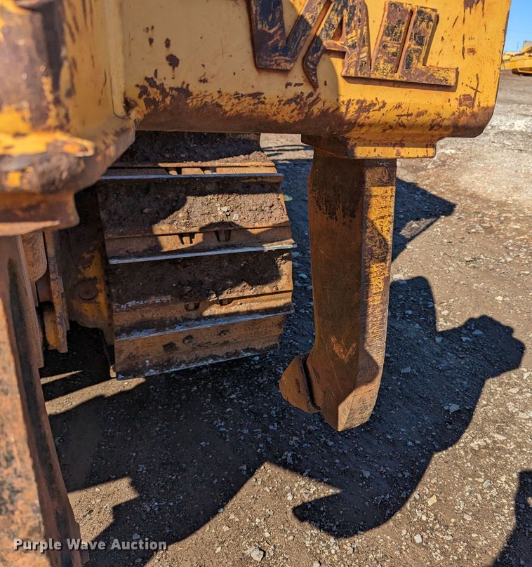 image for item LF9657 2008 John Deere 700J XLT  dozer