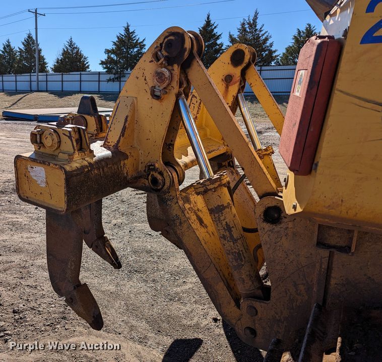 image for item LF9657 2008 John Deere 700J XLT  dozer