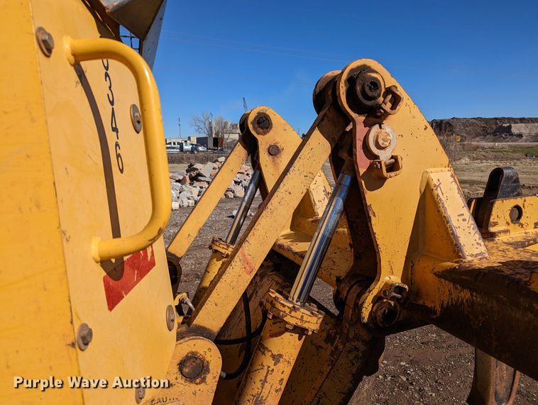 image for item LF9657 2008 John Deere 700J XLT  dozer