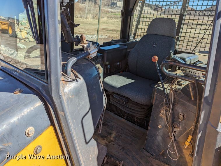 image for item LF9657 2008 John Deere 700J XLT  dozer
