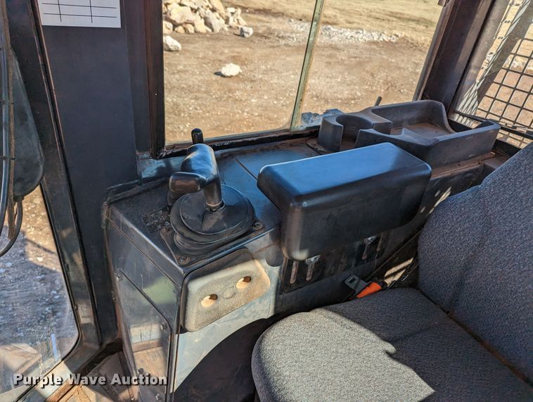 image for item LF9657 2008 John Deere 700J XLT  dozer