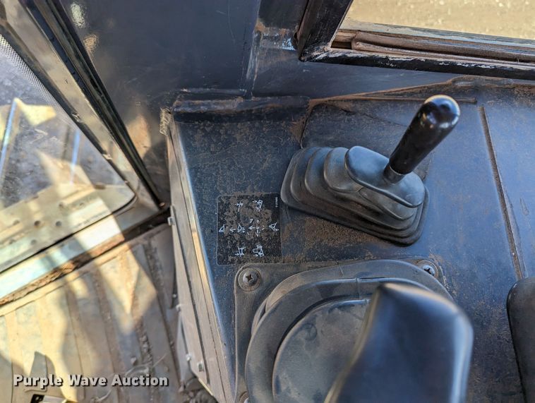 image for item LF9657 2008 John Deere 700J XLT  dozer