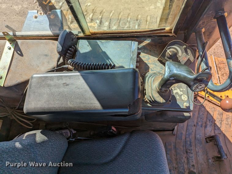 image for item LF9657 2008 John Deere 700J XLT  dozer