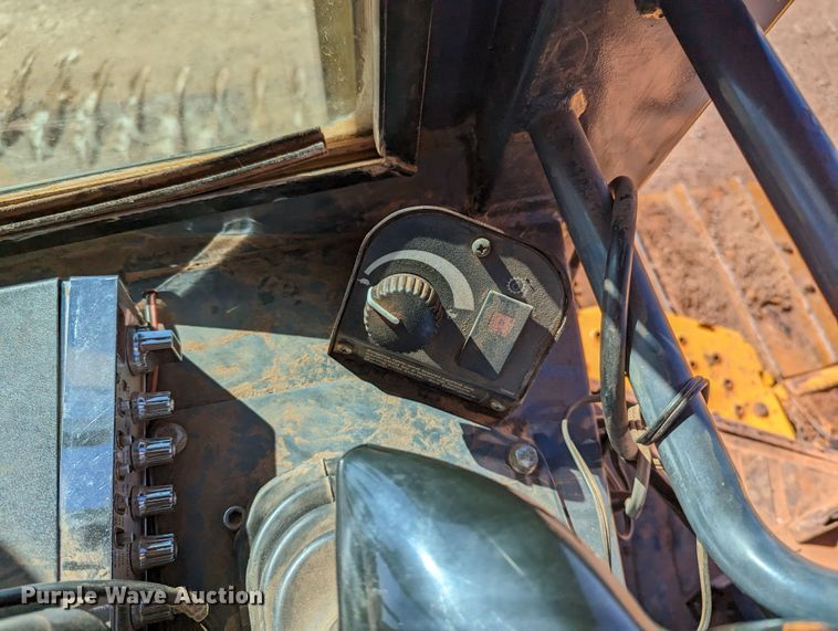 image for item LF9657 2008 John Deere 700J XLT  dozer