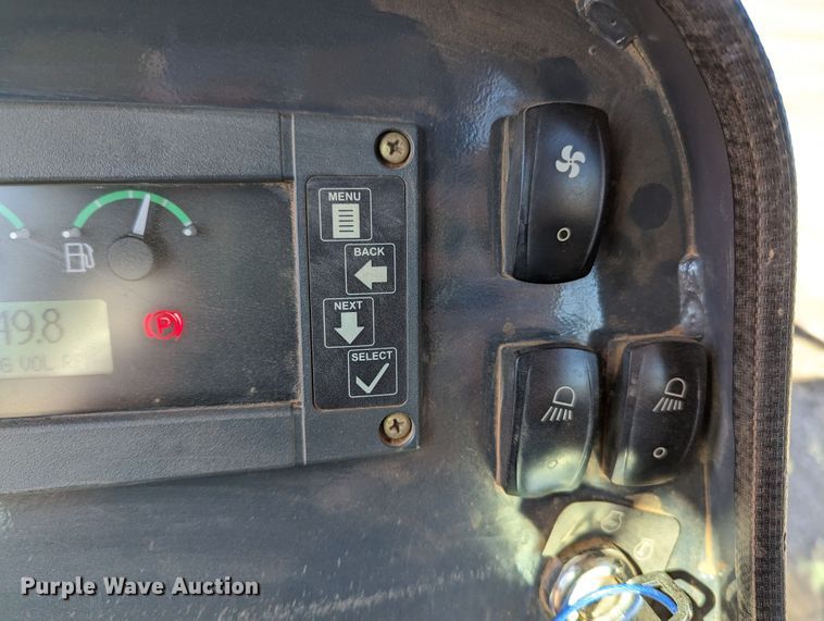 image for item LF9657 2008 John Deere 700J XLT  dozer