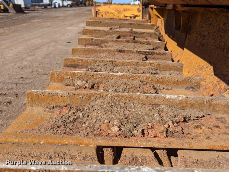 image for item LF9657 2008 John Deere 700J XLT  dozer