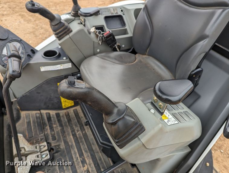 image for item LF9683 2019 Bobcat E26  mini excavator