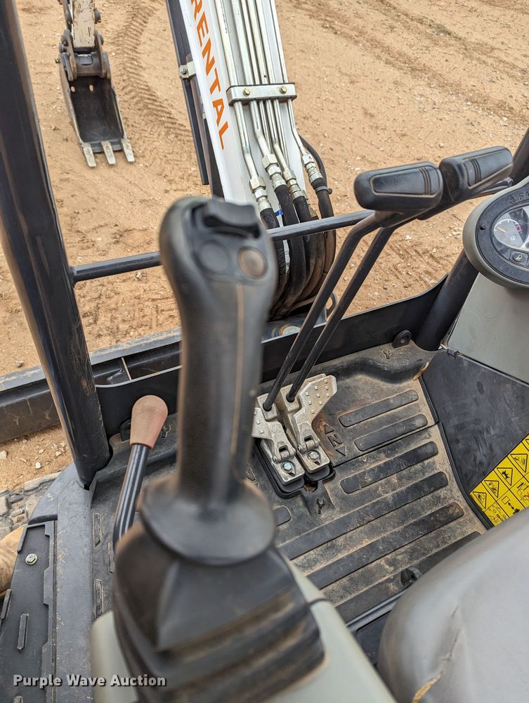 image for item LF9683 2019 Bobcat E26  mini excavator