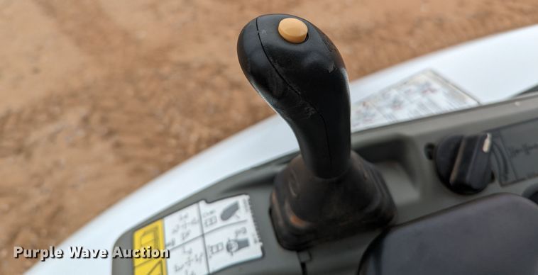 image for item LF9683 2019 Bobcat E26  mini excavator