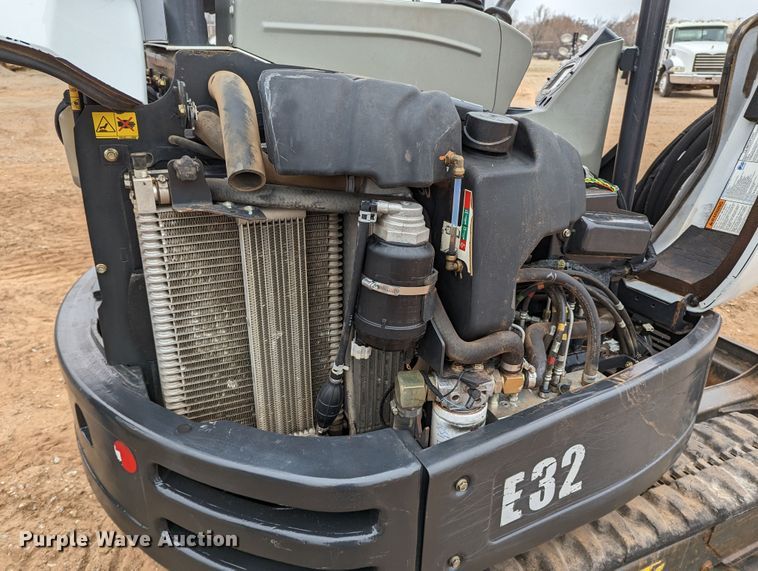 image for item LF9684 2016 Bobcat E32  mini excavator