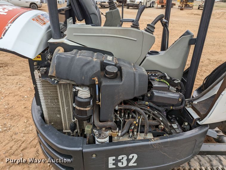 image for item LF9684 2016 Bobcat E32  mini excavator