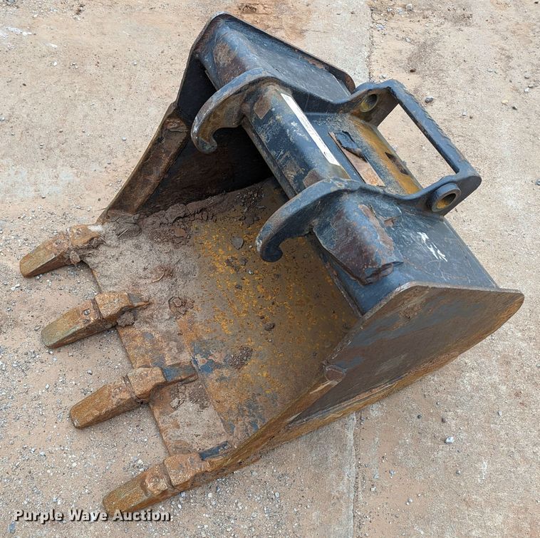 image for item LF9686 Bobcat  24"W bucket