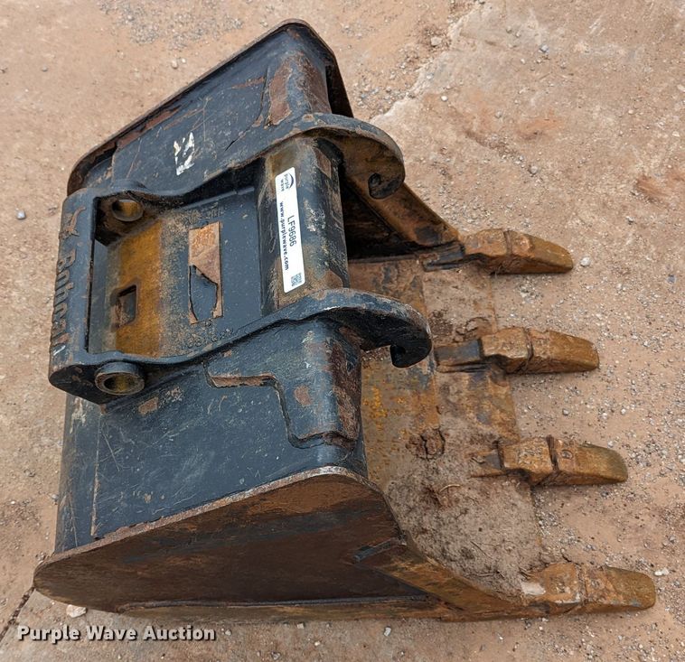 image for item LF9686 Bobcat  24"W bucket
