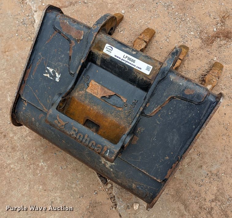 image for item LF9686 Bobcat  24"W bucket