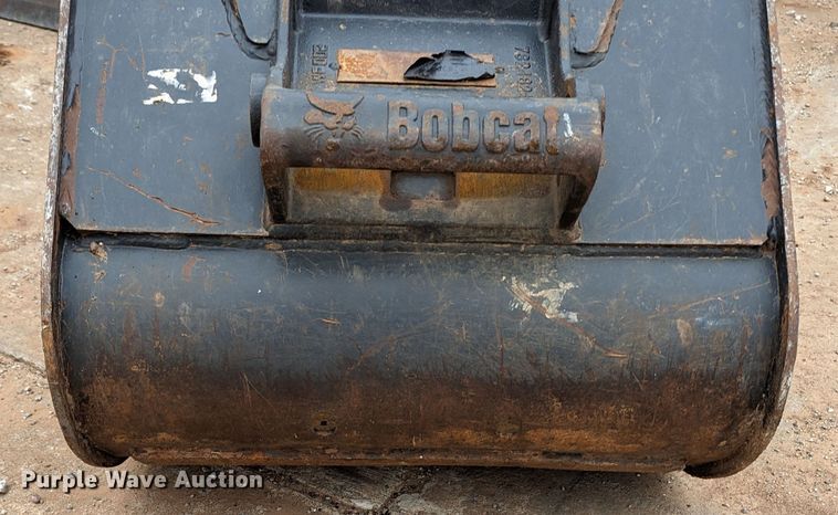 image for item LF9686 Bobcat  24"W bucket