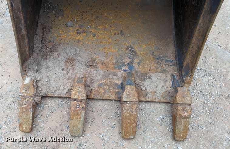 image for item LF9686 Bobcat  24"W bucket