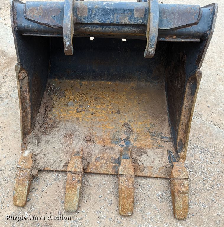 image for item LF9686 Bobcat  24"W bucket