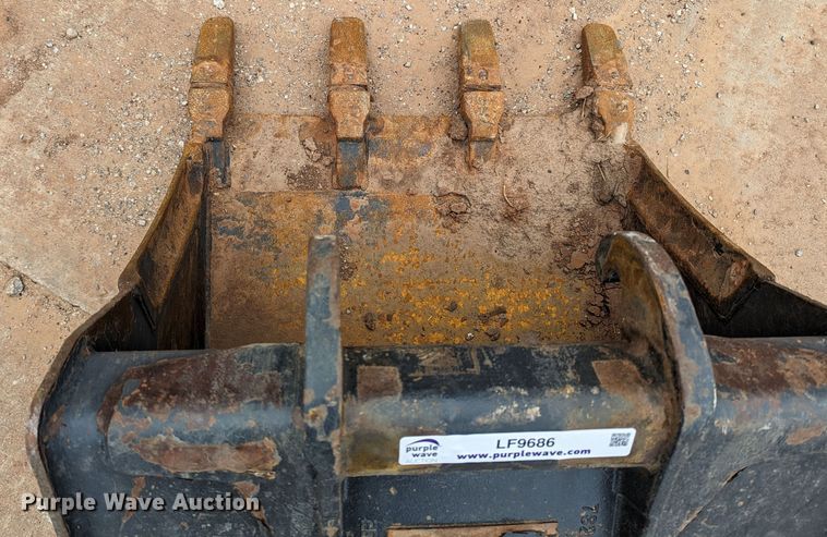 image for item LF9686 Bobcat  24"W bucket