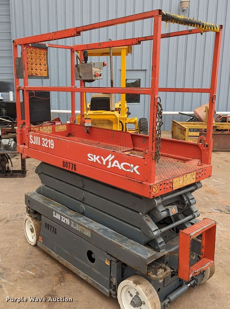 image for item LF9687 2008 Skyjack SJIII 3219  scissor lift