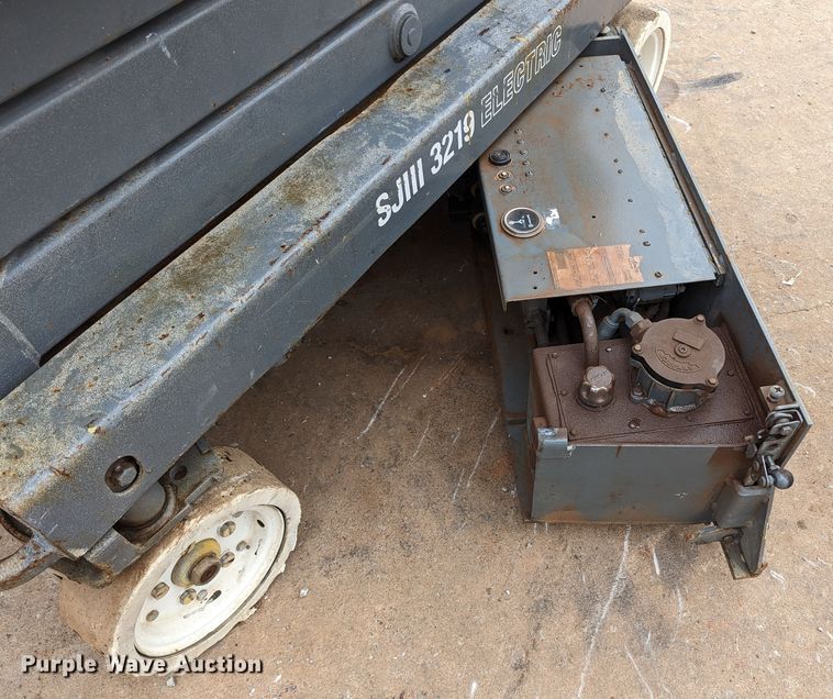 image for item LF9687 2008 Skyjack SJIII 3219  scissor lift