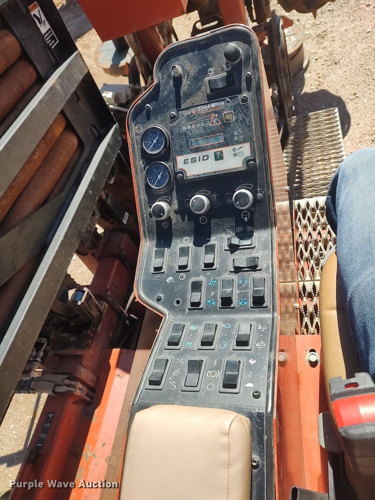 image for item LG9585 2007 Ditch Witch JT4020 Mach 1  directional boring unit