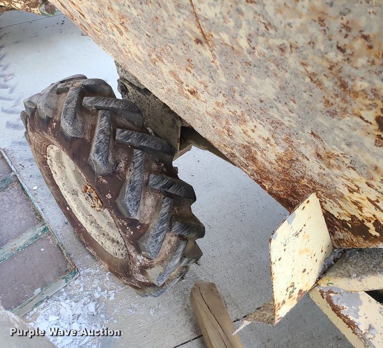 image for item LH9816 (3) Amida 0BD031D dump carts