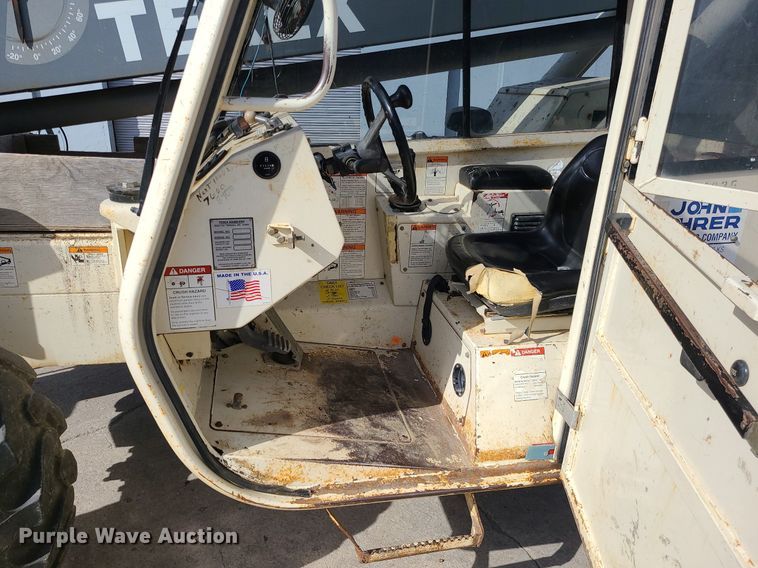 image for item LH9820 Terex TH842C  telehandler