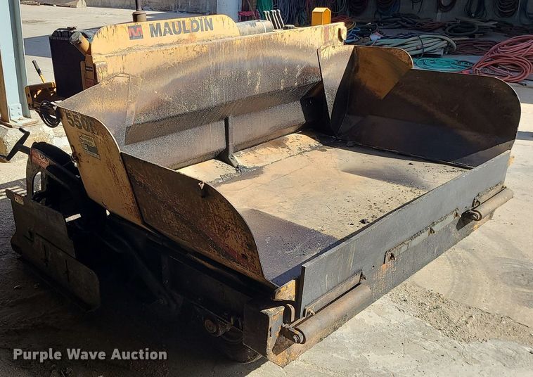 image for item LH9824 Mauldin 550E  paver