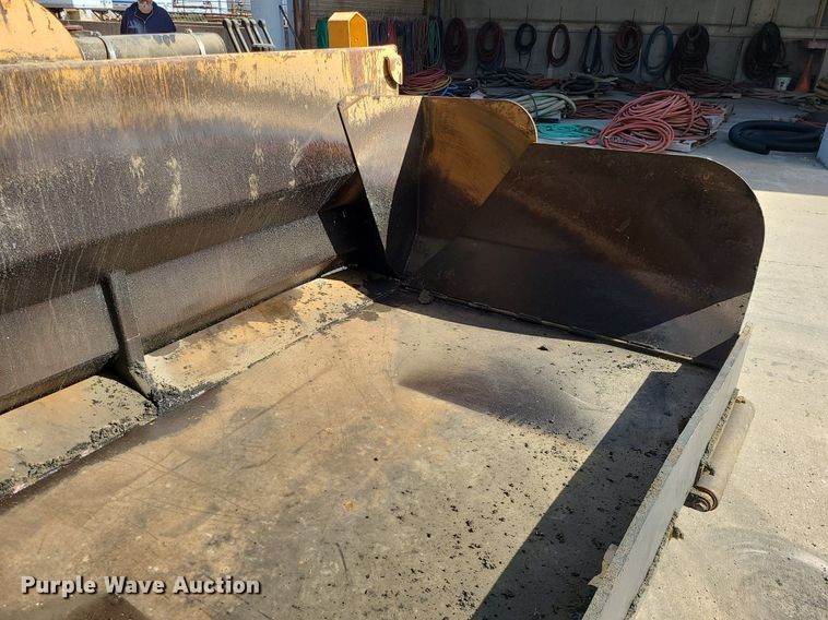 image for item LH9824 Mauldin 550E  paver